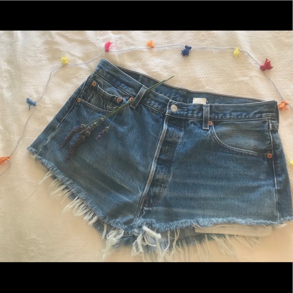 Levi’s Mid-Rise Cut Off Jean Shorts